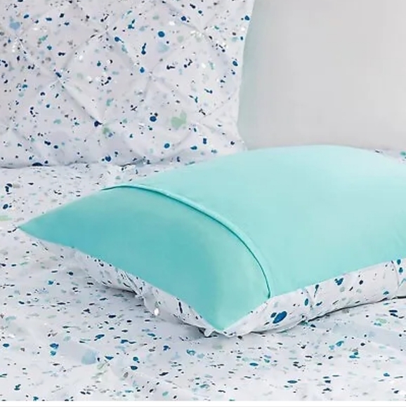 New Nicole Full/Queen Metallic Print Pintucked Comforter Set. - Picture 3 of 4